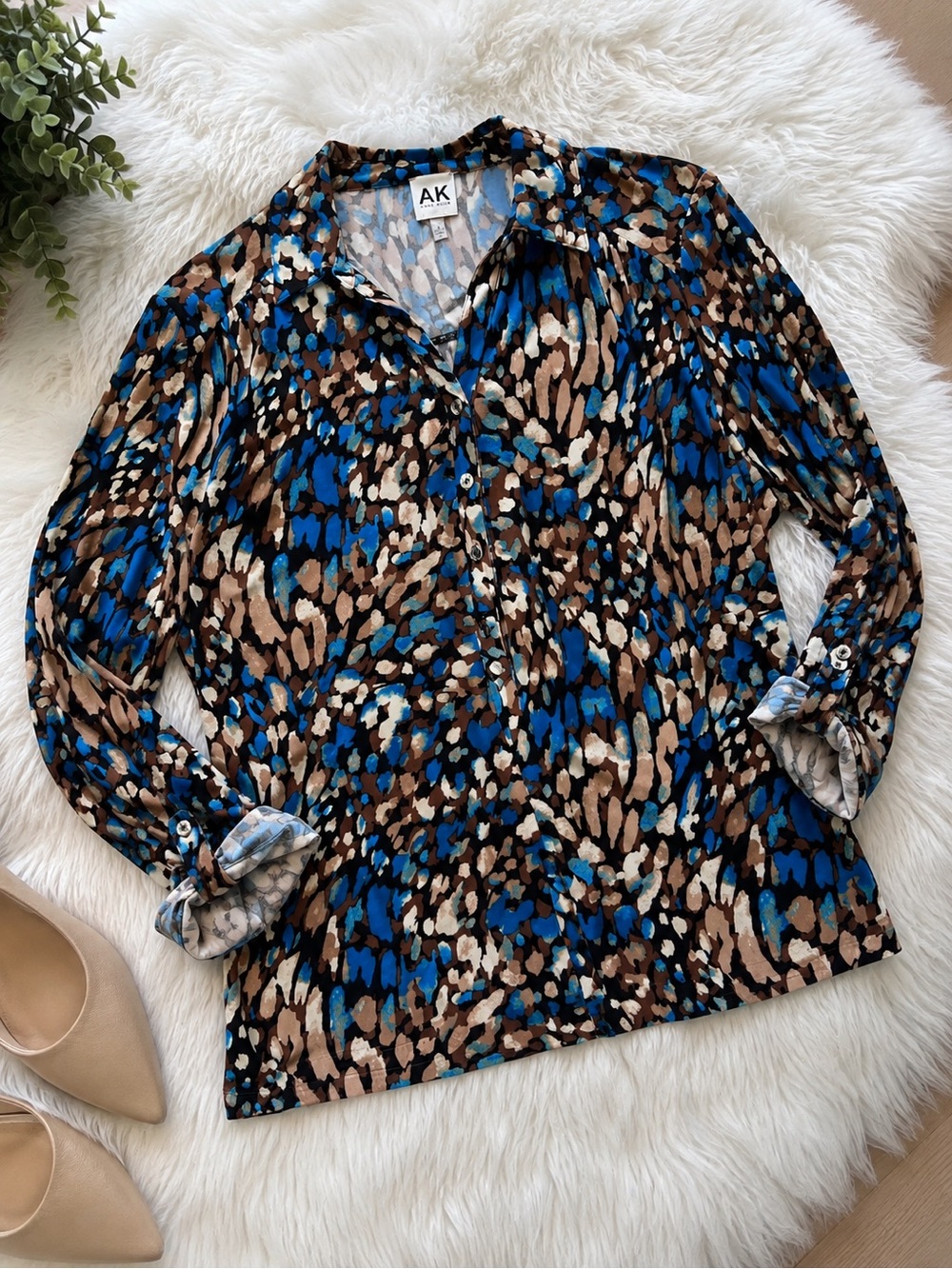 🤎💙AK Anne Klein Abstract Animal Print Roll Tab Blouse Blue Brown Sz Medium💙🤎